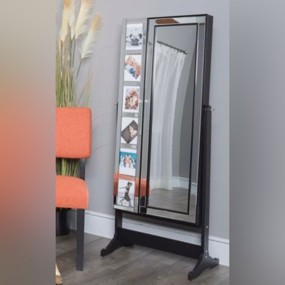 American Furniture Warehouse. Like new. Jewelry, photo and mirror.